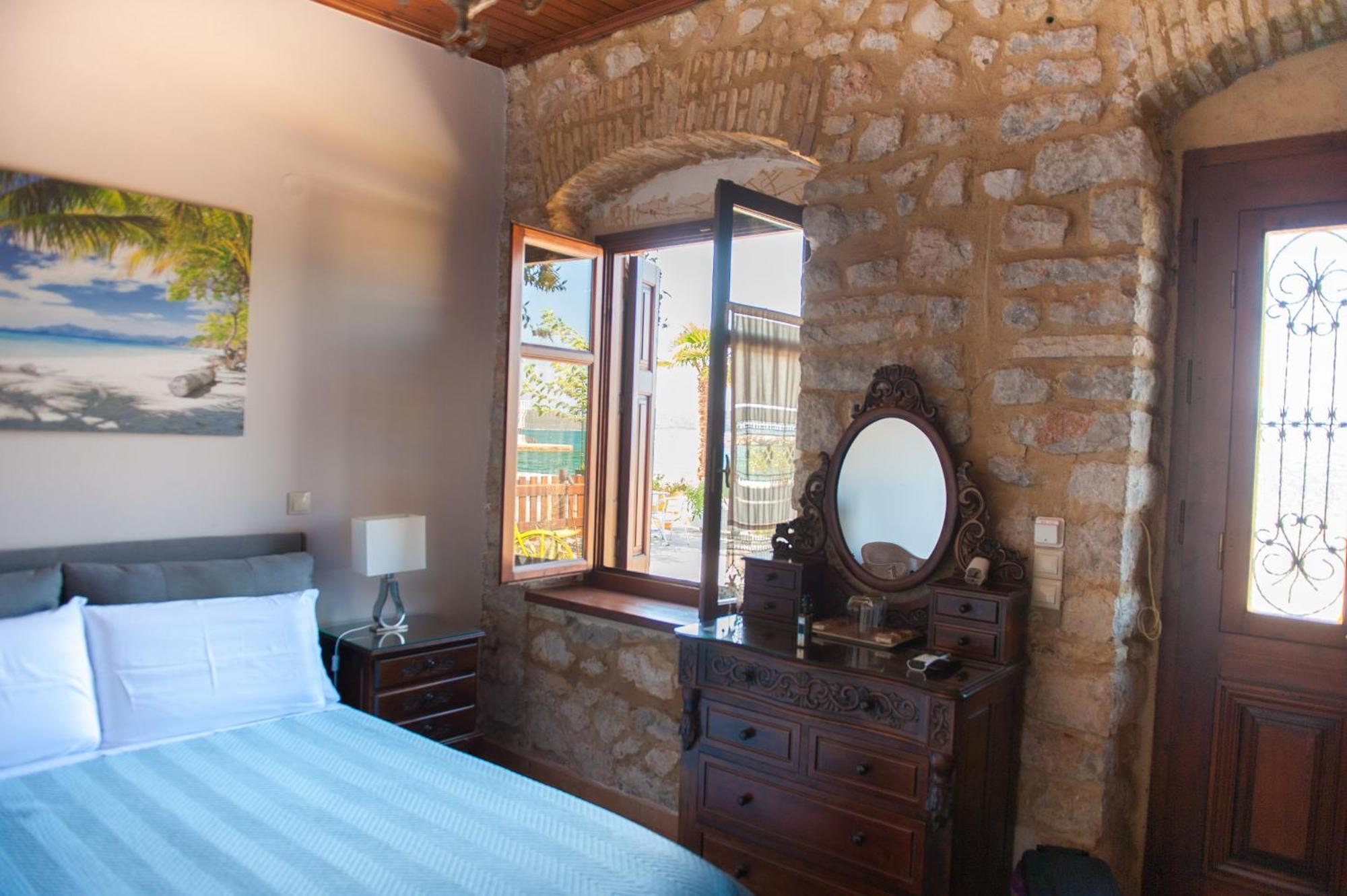 Seafront Stone Suites วอนิตซา ภายนอก รูปภาพ