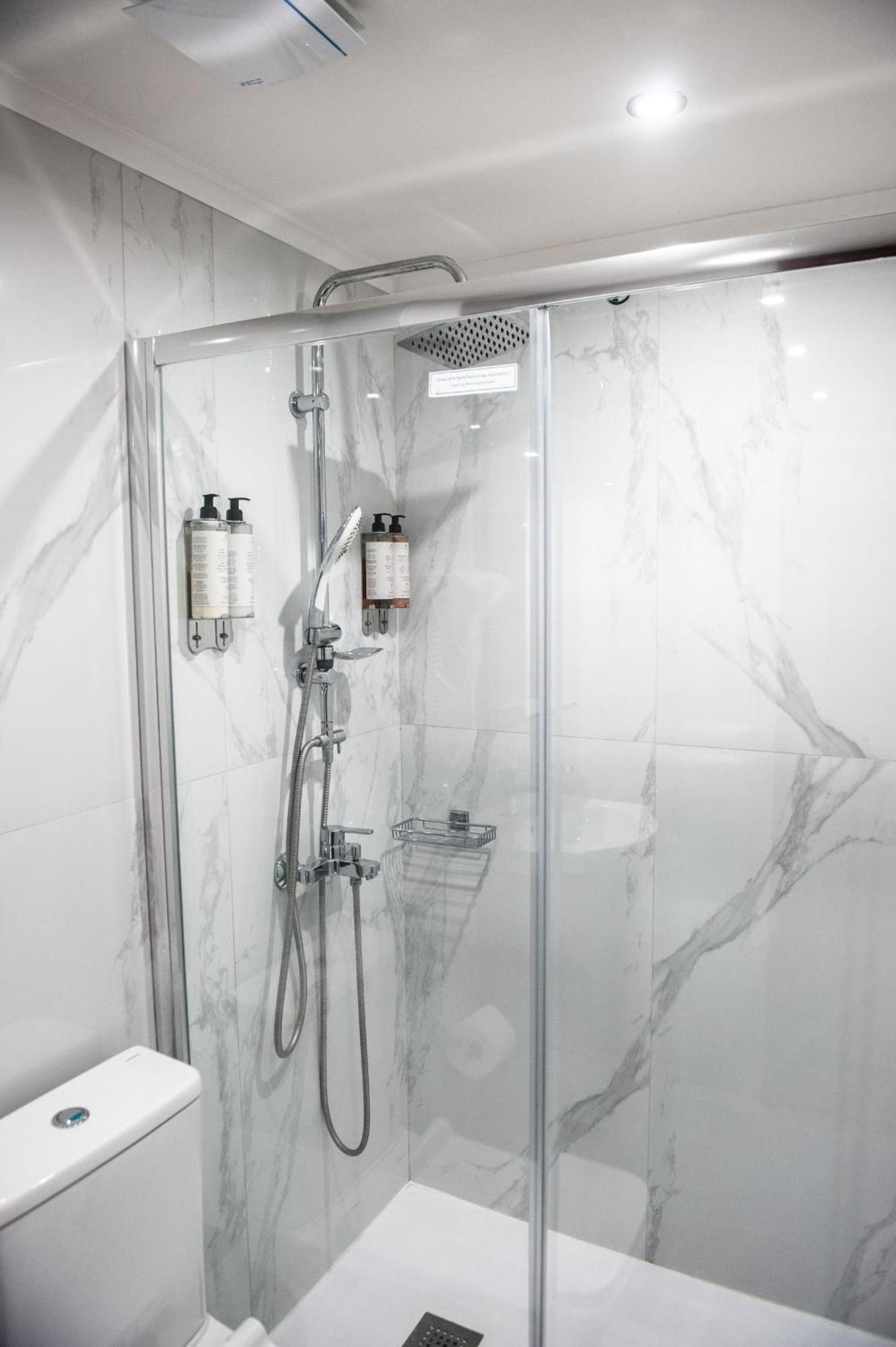 Seafront Stone Suites วอนิตซา ภายนอก รูปภาพ